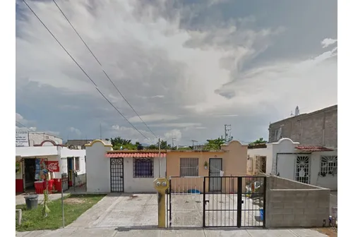 Venta De Casa En Calle San Carlos, Fracc. Santa Fé, Nayarit Recuperacion Bancaria Laab2