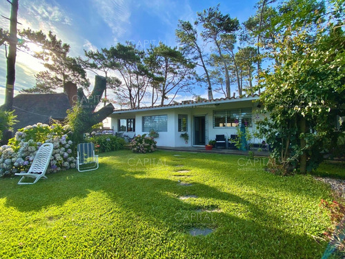 Casa De Cuatro Dormitorios En Alquiler Temporal, Punta Del Este 