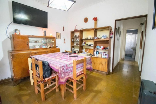 Casa En Venta - 2 Dormitorios 2 Baños - 300mts2 - City Bell