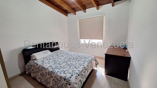 Hermosa Casa, Con Excelente Distribución Y Amplios Espacios Listos Para El Disfrute De La Familia. Fácil Mantenimiento Y Con Excelente Ubicación En Una De Las Mejores Urbanizaciones De Valencia