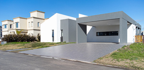 Casa En Venta, Barrio Privado El Rebenque, Canning