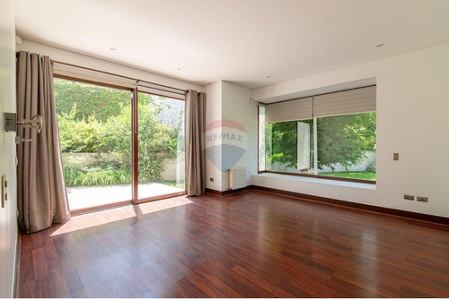 Linda Casa En Lo Barnechea: Espacios Y Comodidad