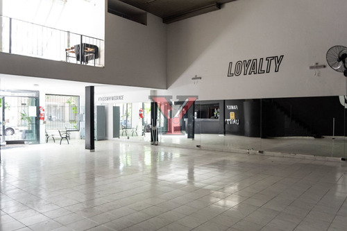 Imagen 2 de 10 de Excelente Salon En Venta Sobre Calle 8