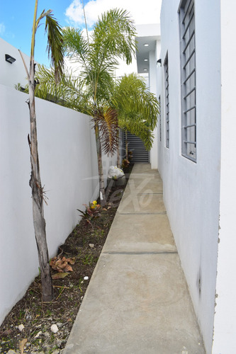 Moderna Casa En Venta Con Piscina, Santiago (jpc-224)
