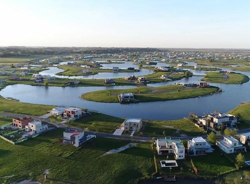 Imagen 7 de 24 de Casa 5 Ambientes /dependencia Con Laguna En Islas Del Canton