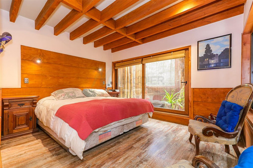 Casa En Venta De 7 Dorm. En Providencia