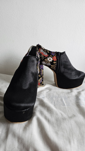 Botas Cortas Estilo Rusas Con Flores Bordadas. Talle 37 