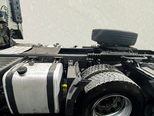 Imagem 6 de 12 de Volvo Fh 460 6x2 2014 = Actros 2546, Axor 2544, Scania R440