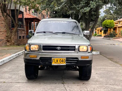 Toyota Hilux 2.4l 117 hp 4x4