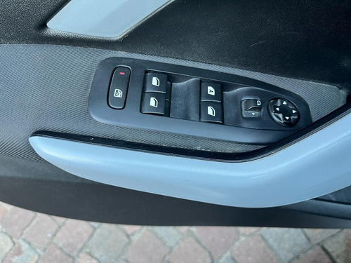 Imagen 12 de 14 de Peugeot 208 Allure Touchscreem 2016