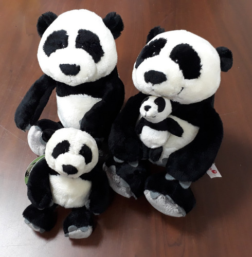Familia De Ursos Pandas Papai 25 Cm + Mamãe 25 Cm + 2 Filhos