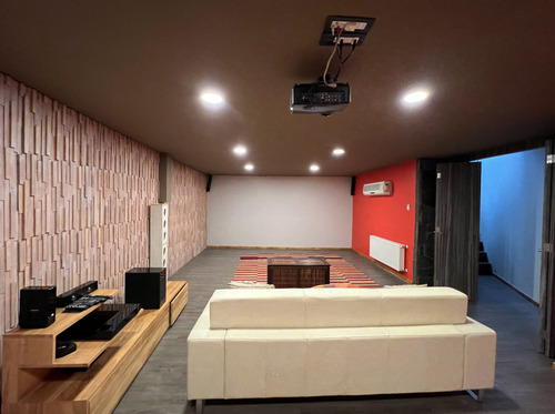 Casa En Arriendo De 5 Dorm. En Las Condes