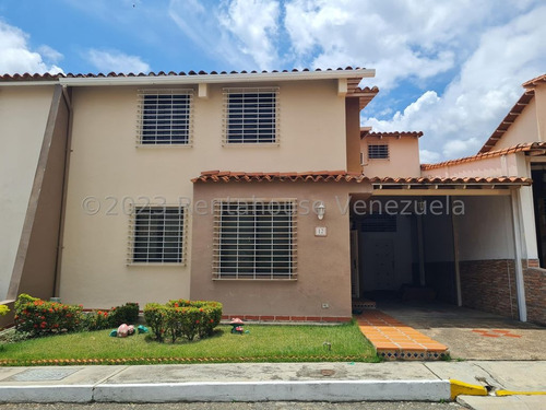 Casa En Venta En Caña Dorada - Cabudare, Conjunto Privado Con Vigilancias 24 Horas Del Dia, Tanque Subterraneo Y Cocina Moderna Ey