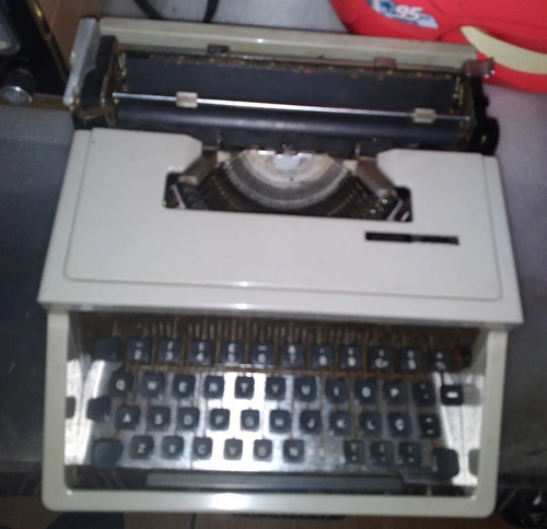 Maquina De Escrever Olivetti Dora