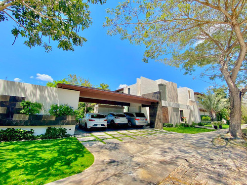 Se Vende Impecable Casa En El Yucatán Country Club