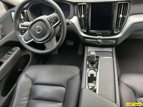 Volvo XC60 B5 MOMENTUM