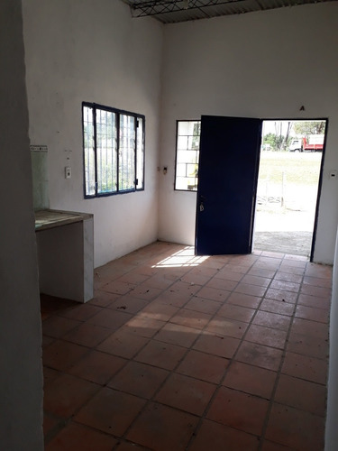 Dos Locales Comerciales, Cuchilla Alta.