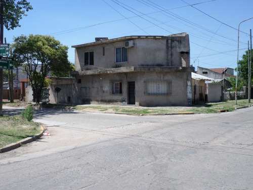 Casa Esquina Merlo Padua 2 Casas 2 Propiedades Posibilidad Ampliar U Obtener Más Viviendas 