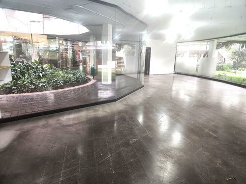 Local Comercial // Los Cobres Vitacura