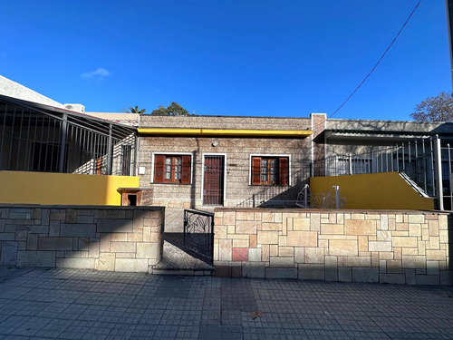 Se Vende Casa Amplia Para Entrar De Tres Dormitorios Cerro