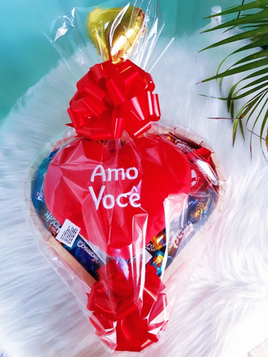 Imagem 2 de 4 de Cesta De Chocolate Luxo Bombons Diversas Marcas Com Coração