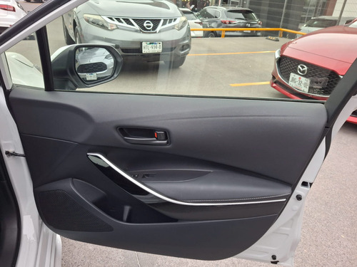 Toyota Corolla 4p XLE HEV L4/1.8 Aut