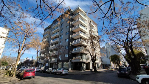 Departamento De 1 Dormitorio Con Cochera En Venta - La Plata