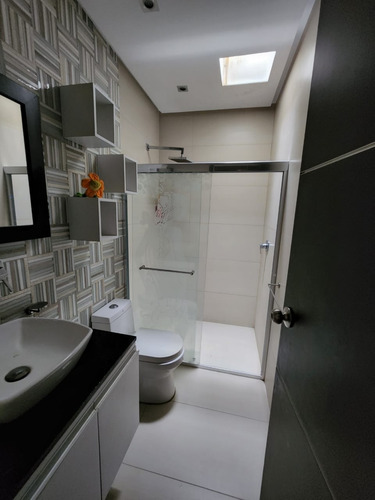 Imagen 14 de 18 de Townhouse En Venta Urb Trigal Norte (solo Cliente) Da