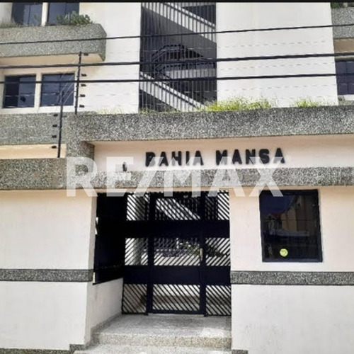 Imagen 2 de 10 de En Venta, Amplio Apartamento Residencial, Av. Bolívar De Lechería, De Cómodo Acceso, Carmelo Albelo 04128592712
