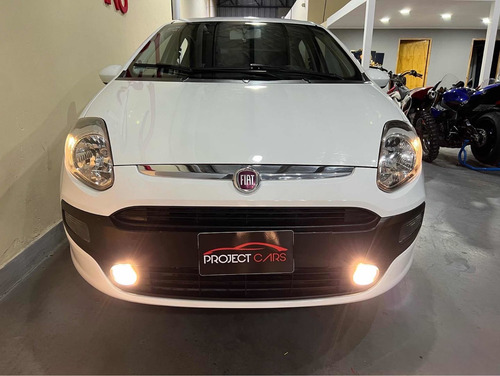 Imagen 2 de 20 de Fiat Punto 2016 1.4 Attractive Pack Top Uconnect