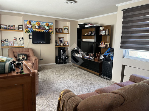 Casa En Venta De 6 Dorm. En La Florida