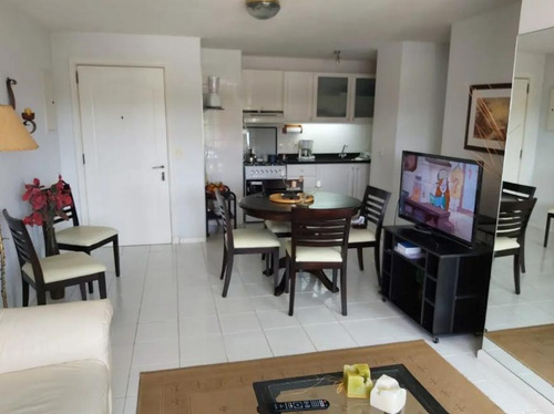 Imagen 4 de 17 de Excelente Apartamento De 2 Dormitorios En Edificio Palm Beach - Playa Mansa