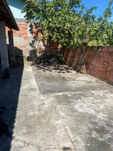 Casa De 2 Andares Com 4 Quartos.
