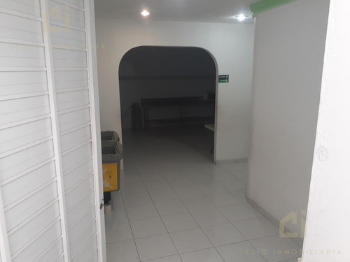 Edificio En Venta En Esquina Con Salones Para Eventos Diversos Y Oficinas Todo Climatizado