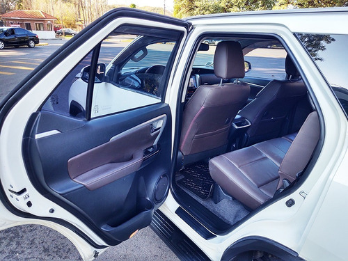 Imagen 15 de 25 de Toyota Hilux Sw4 2016 Srx 4x4 At 7 Asientos Abasto Motors