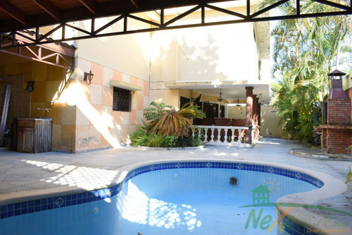 Imagen 2 de 14 de Amplia Casa Con Piscina En Excelente Zona Santiago (trc-146)
