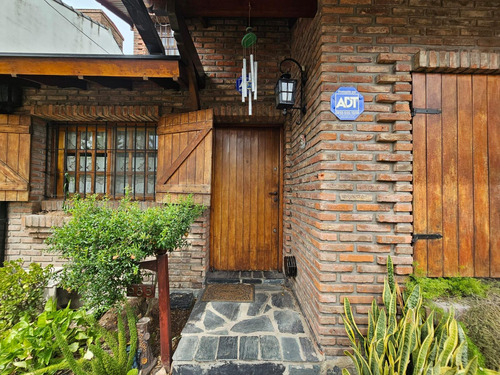 Casa En Venta 5 Ambientes En Ituzaingó Norte