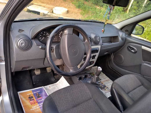 Renault Logan 2010 1.0 16v Authentique Hi-flex 4p