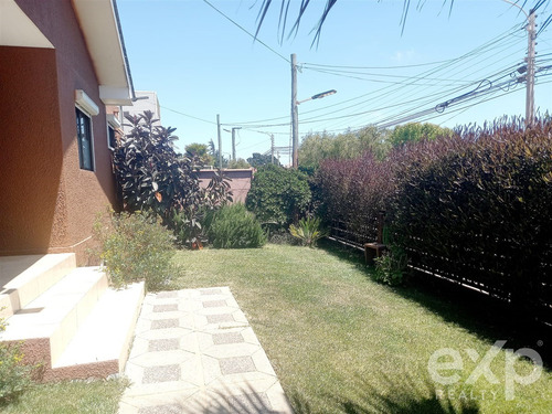 Casa En Venta De 4 Dorm. En Algarrobo