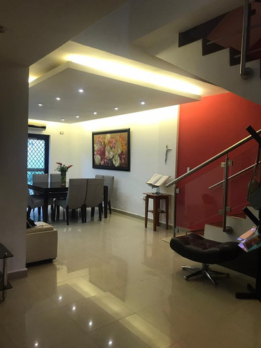 Townhouse En Venta, Res Palm Garden, Urb. El Parral. Minerva K