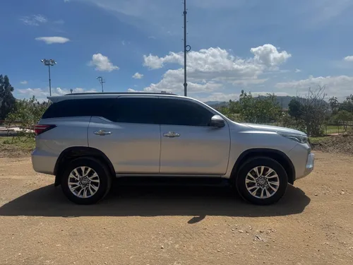Toyota Fortuner Srv
