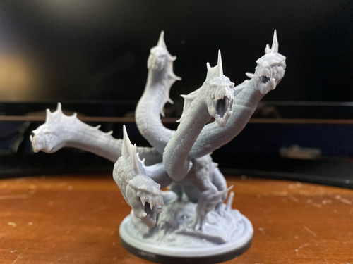 Imponente Estatua Del Dragón Hydra: Poder Y Magia