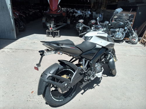 Bajaj Rouser Ns 200 Naked Deportiva 0km Carburador Sin Abs