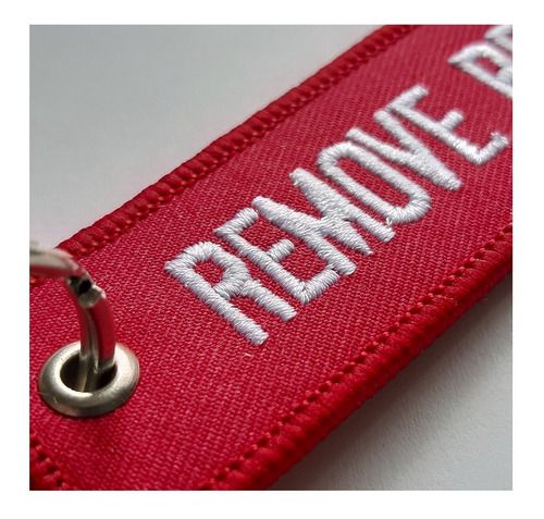 Llavero Clásico Color Rojo Remove Before Flight ®