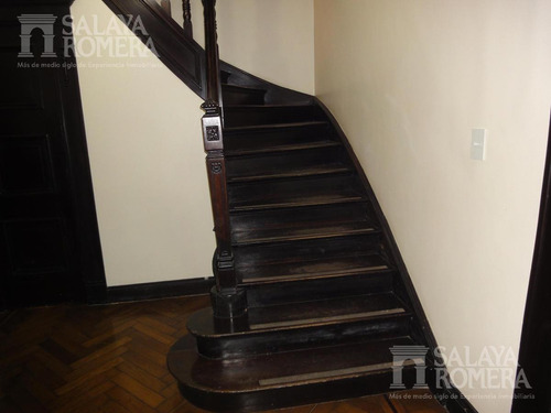 Imagen 8 de 28 de Casa De Estilo 5 Ambientes En Excelente Lote. Zona Olivos
