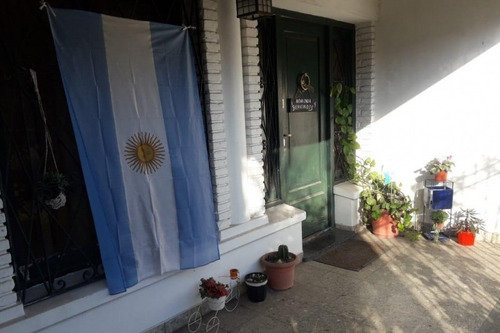 Chalet En Venta En Castelar