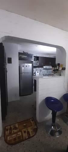 Apartamento En Venta, Los Teques Urb. Simón Bolivar 18$ Mil