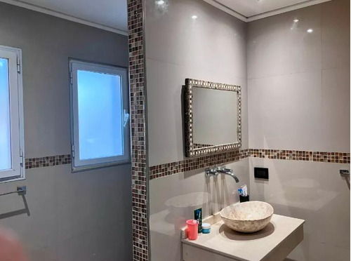 Casa En Venta Barrio Haras Maria Elena 4 Ambientes Fondo Libre Piscina