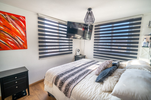 Casa Remodelada De Tres Pisos Y 4 Dormitorios En Condominio