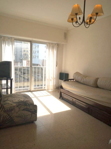 Venta / Departamento 2 Ambientes A La Calle Con Cochera / Mar Del Plata